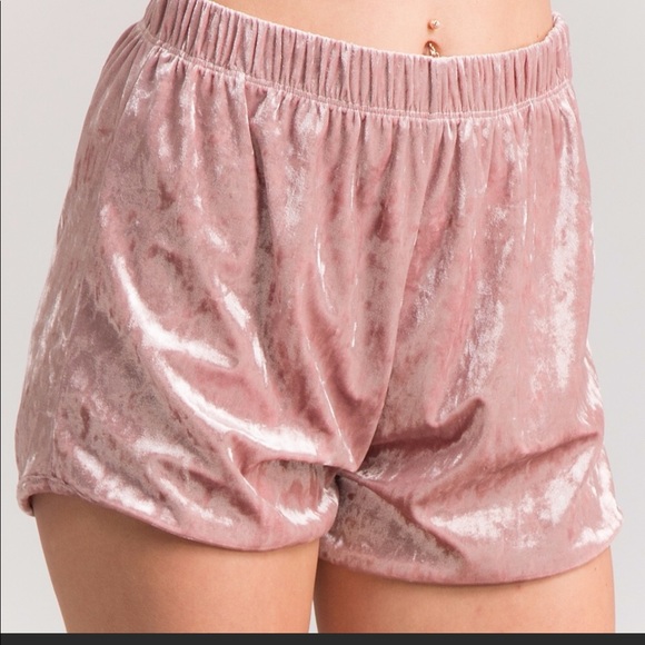 Velvet shorts in pink mauve🔥Host Pick 1/23🔥🎉🎉 - Picture 5 of 8